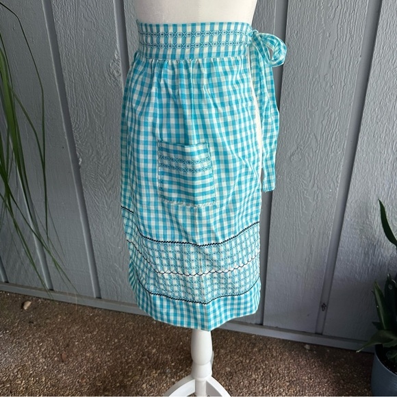 Vintage Gingham Blue White Half Apron Retro 50s Embroidery Border 2 Pockets - Picture 6 of 10
